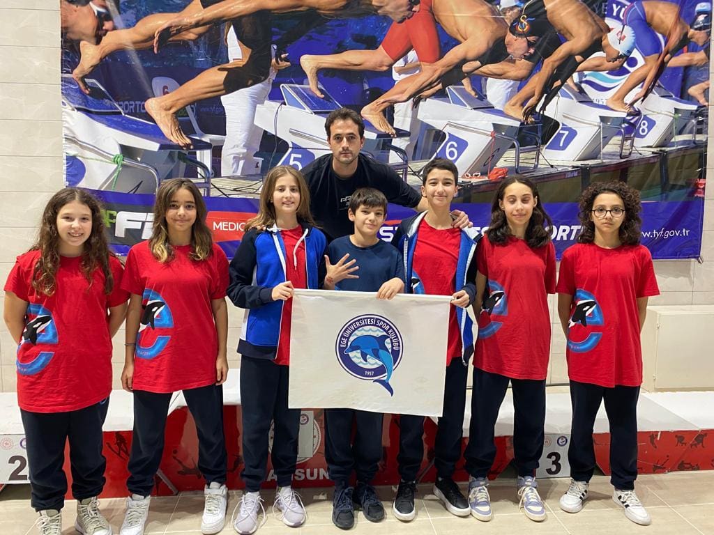 Egeli yüzücüler Samsun’dan madalya ile döndü