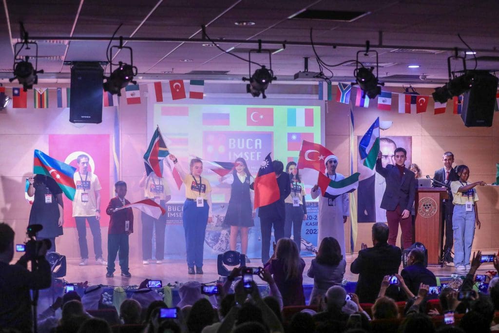 Dünya gençleri Buca’da buluştu