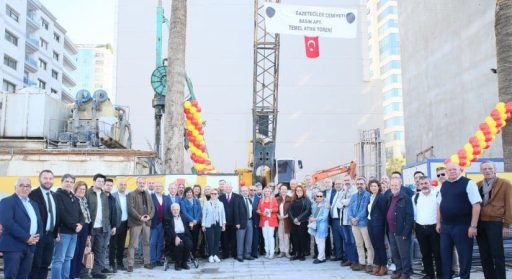 İzmir Görkemli Bir Bina Kazanıyor