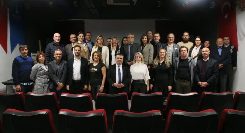 İzmir’i yeniden inşaa edebiliriz