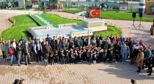 Kınıklı Çocuklar, Çocuk Köyü’ndeki Anıtkabir Miniatürk’te