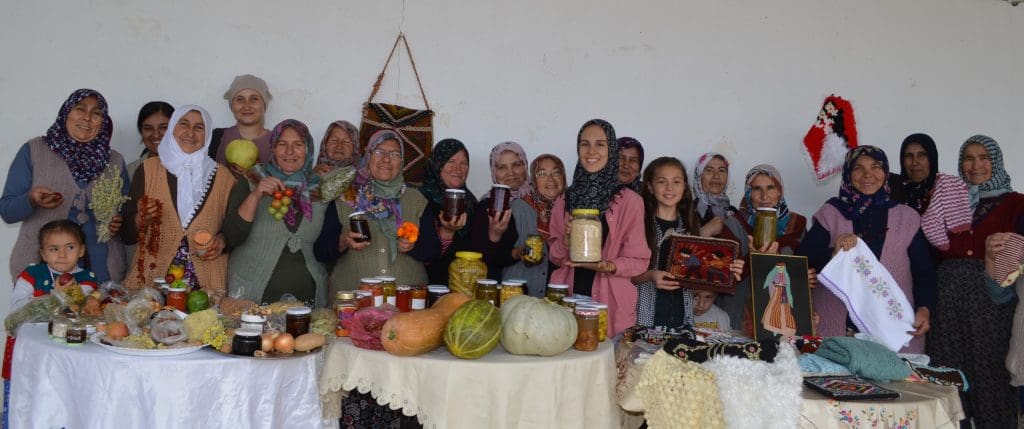 Hem üretiyor, hem satıyorlar