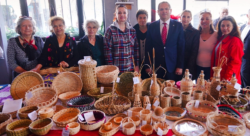Mahalleevleri üretiyor, aile bütçesine katkı sağlıyor