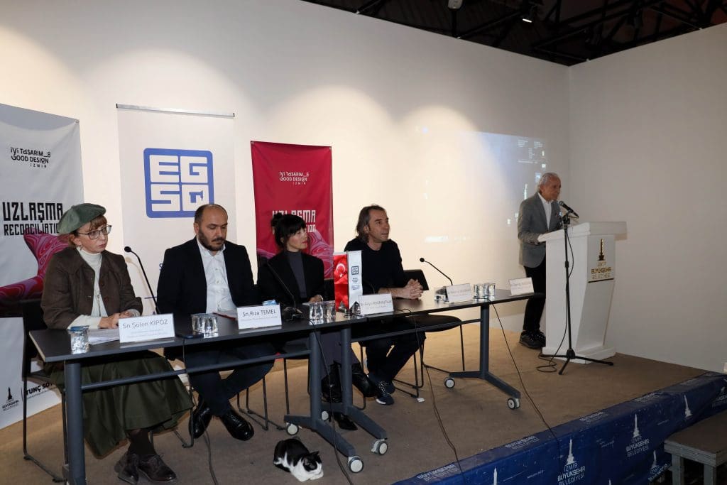 Avatarlar ve yapay zeka ile defile dönemi