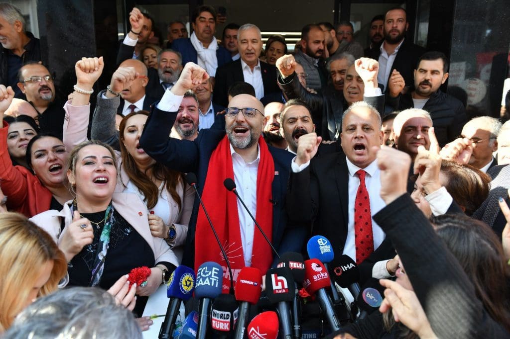 Buğra Gökce, İzmir Büyükşehir için başvurusunu yaptı