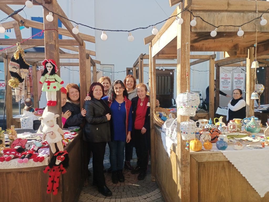 Karaburun’da yeni yıl pazarı ilgi gördü
