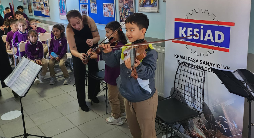 KESİAD Kemalpaşalı öğrencileri senfoniyle tanıştırıyor