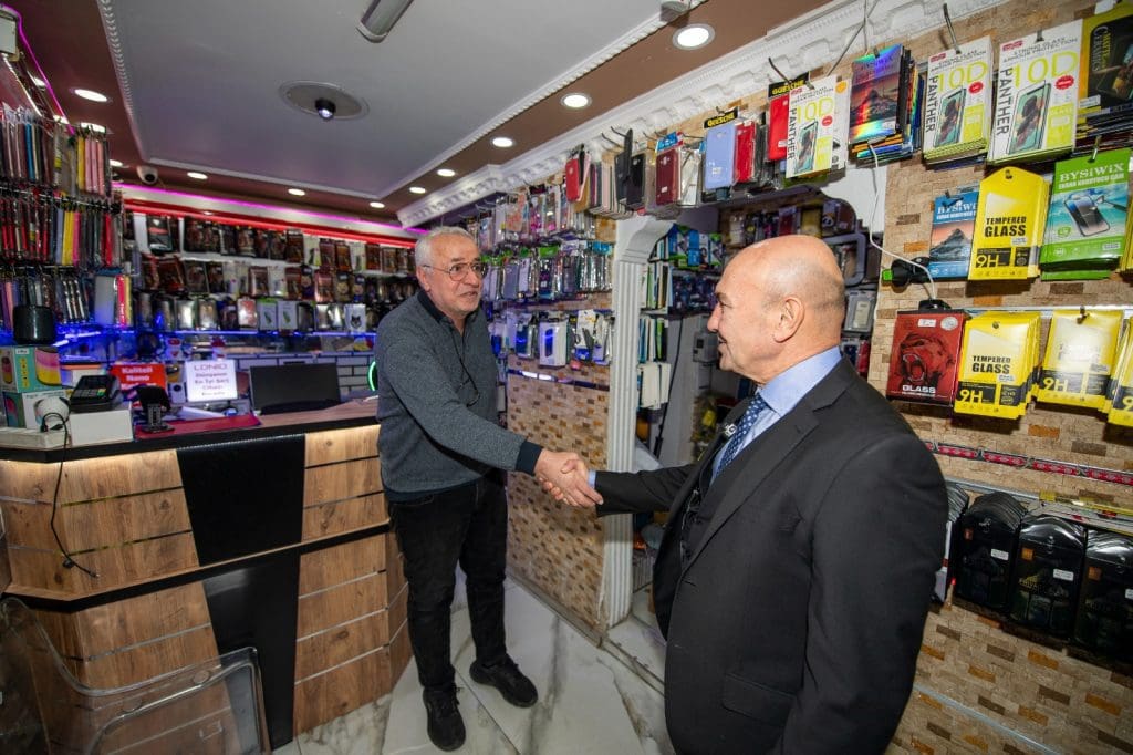 İzmir’de selzedelere ilk destek ödemesi yapıldı