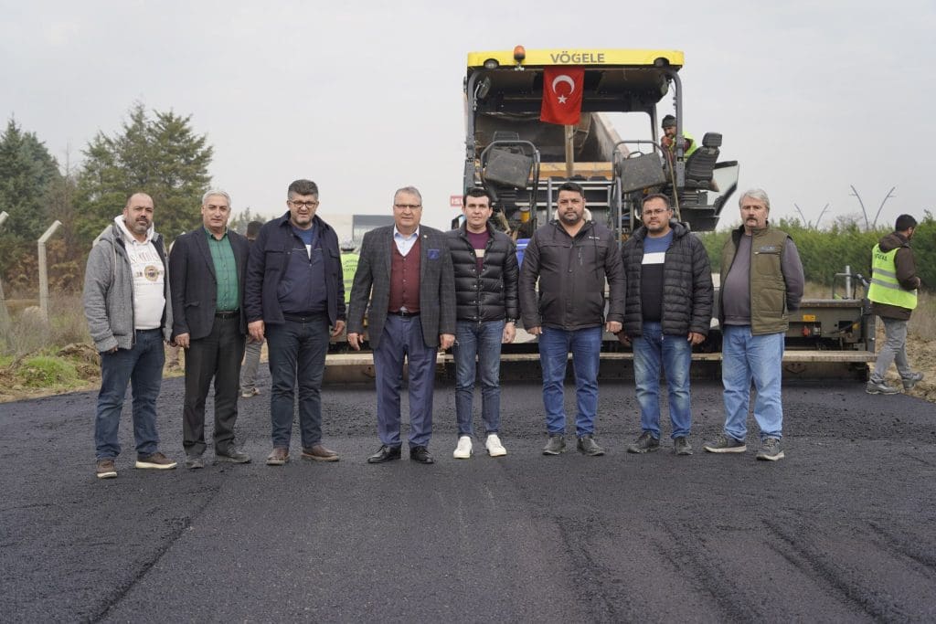 Yunusemre’den Evrenos sanayiye sıcak asfalt