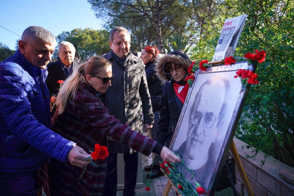Uğur Mumcu Ayvalık’taki evinin önünde anıldı
