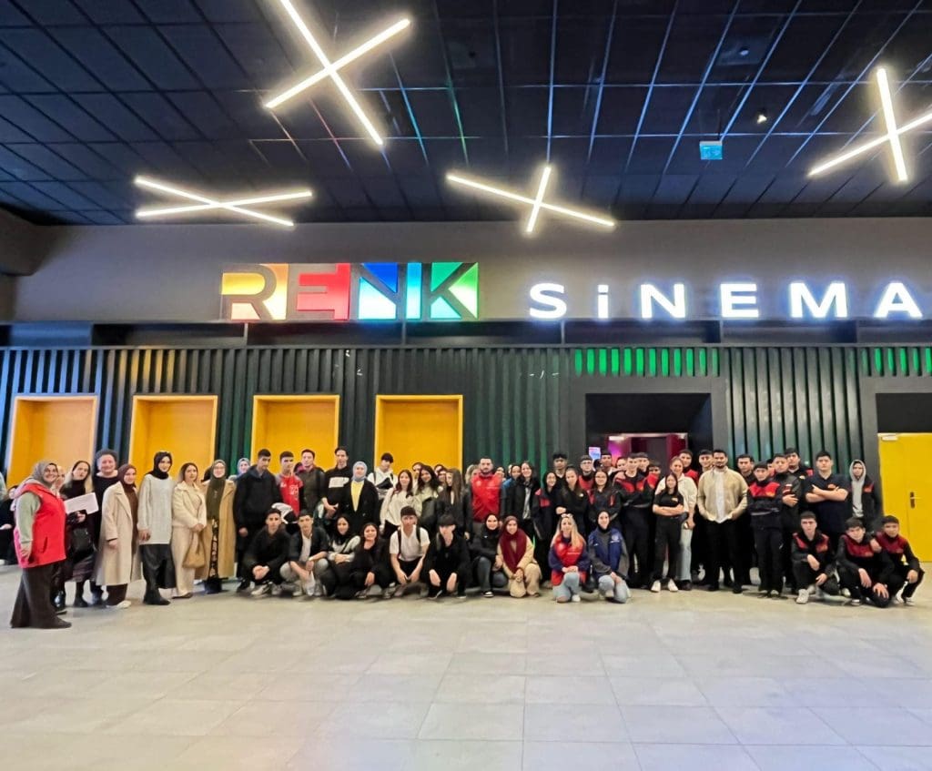 Aybüke: Öğretmen Oldum Ben! Filmi İzmirli Öğrencilerle Buluştu