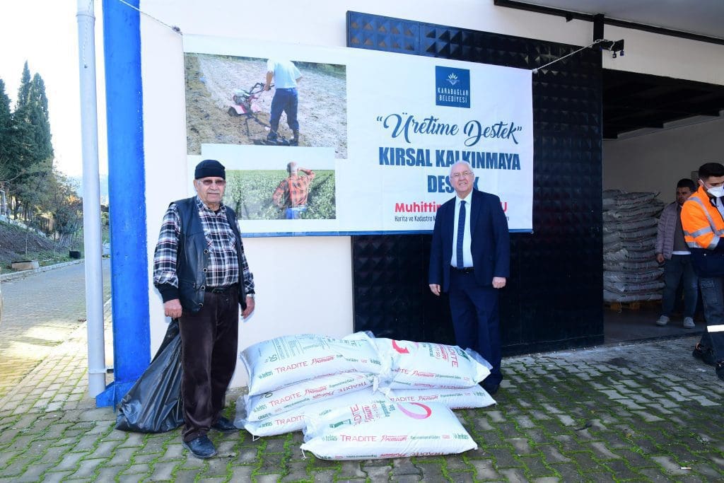 Karabağlar Belediyesi’nden üreticiye kesintisiz destek