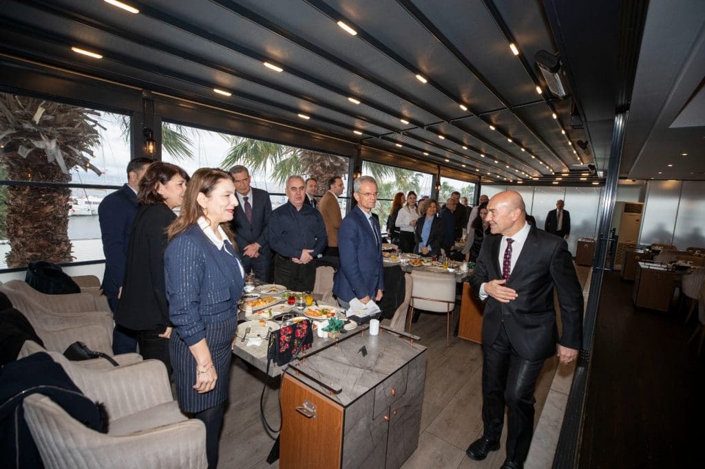 Başkan Soyer ESHOT yöneticileriyle buluştu: Bu başarı tesadüf değil