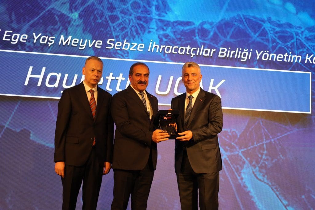 Egeli yaş meyve sebze ihracatçılarına en iyi UR-GE Projesi ödülü