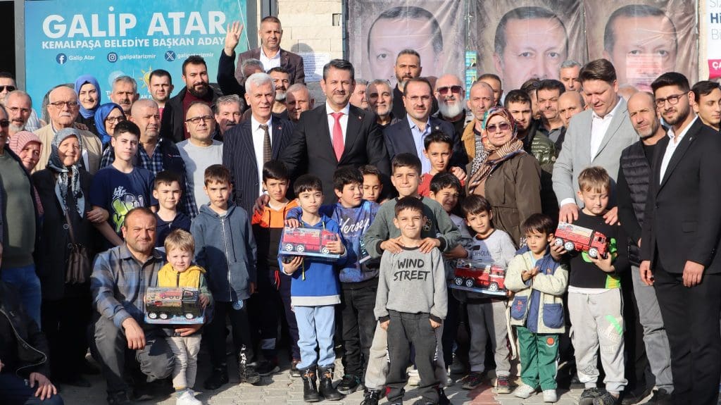 AK Partili Kırkpınar Kemalpaşa’da vatandaşlarla bir araya geldi