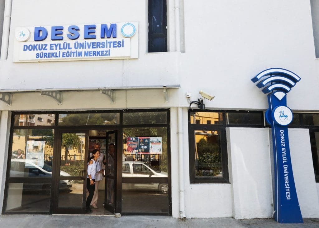 DEÜ’nün istihdama katkısı sürüyor: Mikro MBA Sertifika Programı açıldı