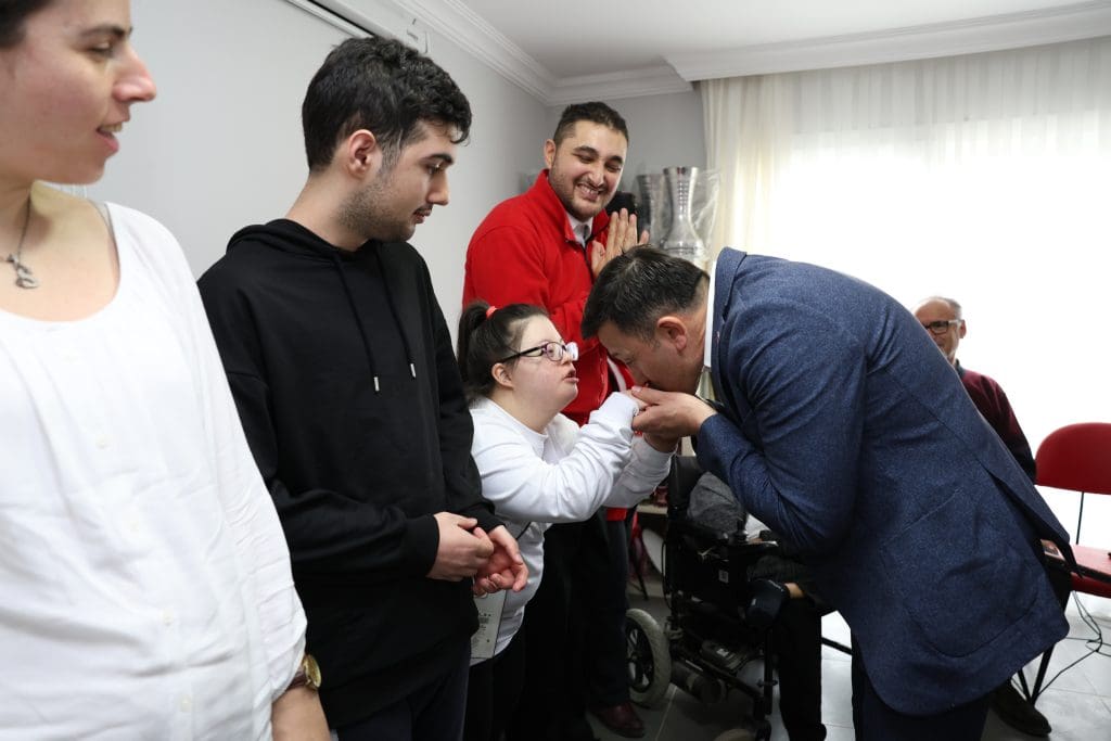 Hamza Dağ engelli öğrencilerle bir araya geldi