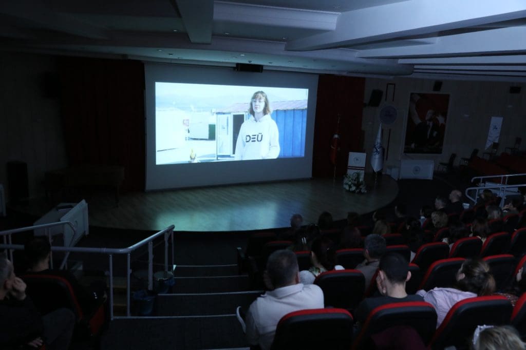 DEÜ’de deprem belgeselinin gösterimi yapıldı