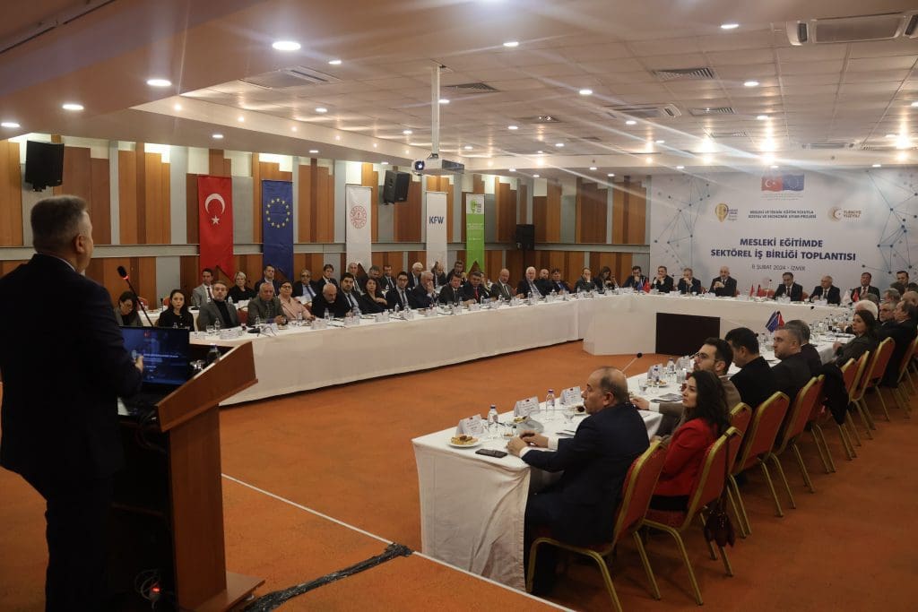 İzmir’de ‘Mesleki Eğitimde Sektörel İş Birliği Toplantısı’ Düzenlendi