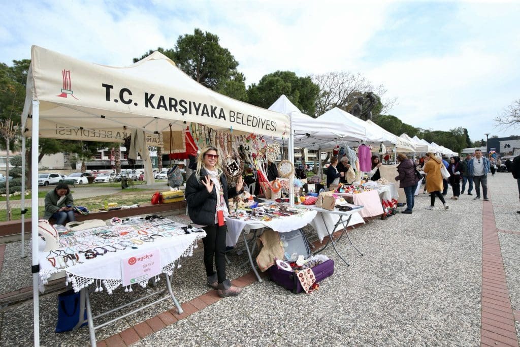 Karşıyaka’da 100 emekçi kadından 8 Mart pazarı