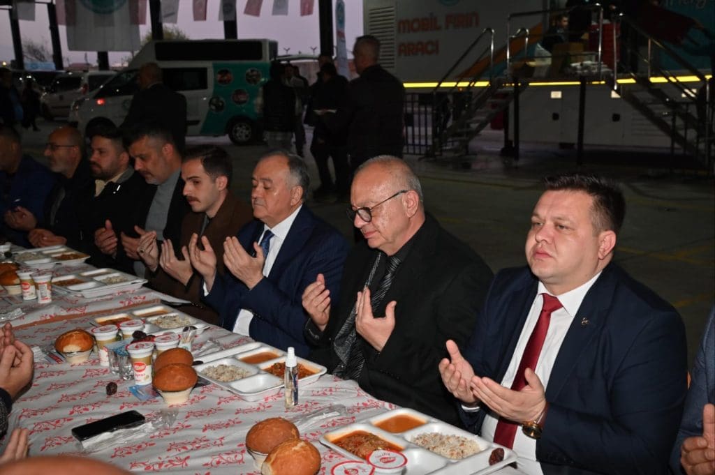 Büyükşehir’in İlk İftar Sofrası Horozköy’de Kuruldu