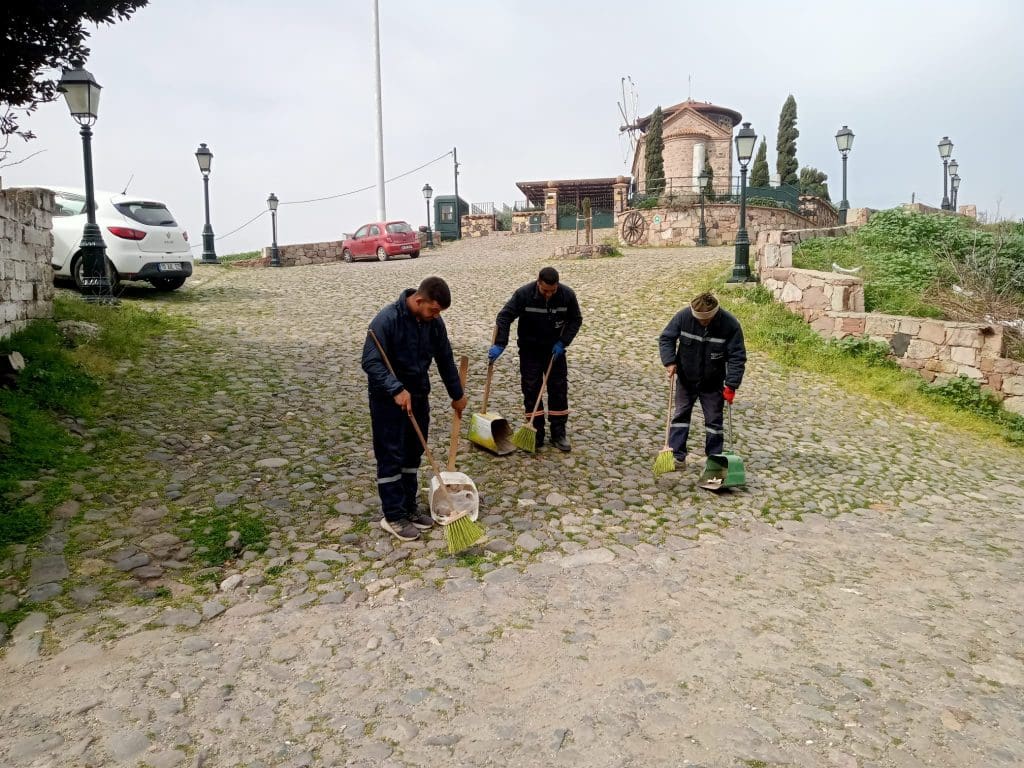 Cunda’da bahar temizliği