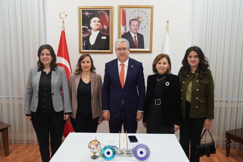 Egeli akademisyenler, üç farklı jinekolojik muayene giysisi geliştirecek