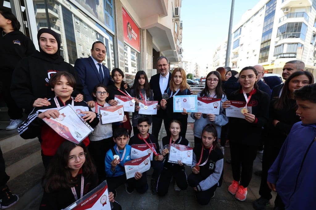Mehmet Kasapoğlu İzmir’de yoğun bir gündemle haftaya başladı