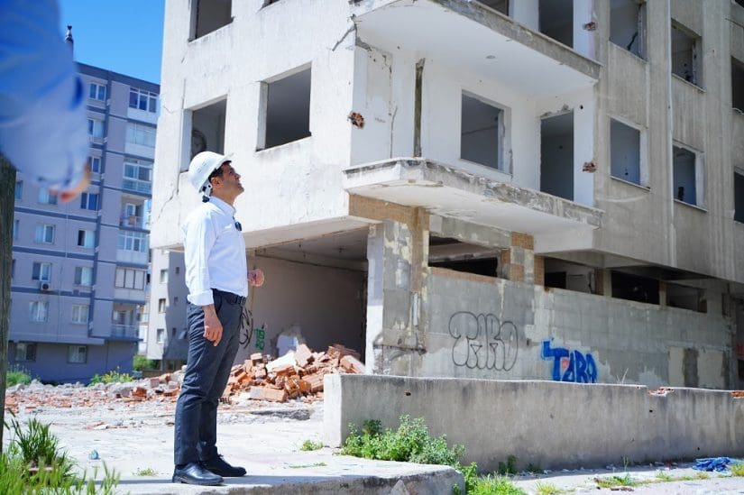 Bayraklı’da vatandaşın parası böyle çöpe gidiyor!