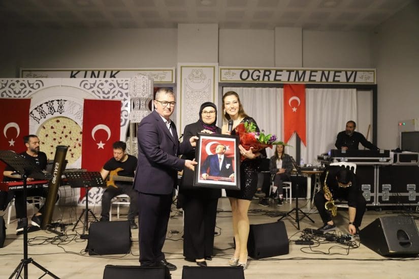 Aday Mollaahmet’ten Kınıklı Kadınlara özel matine