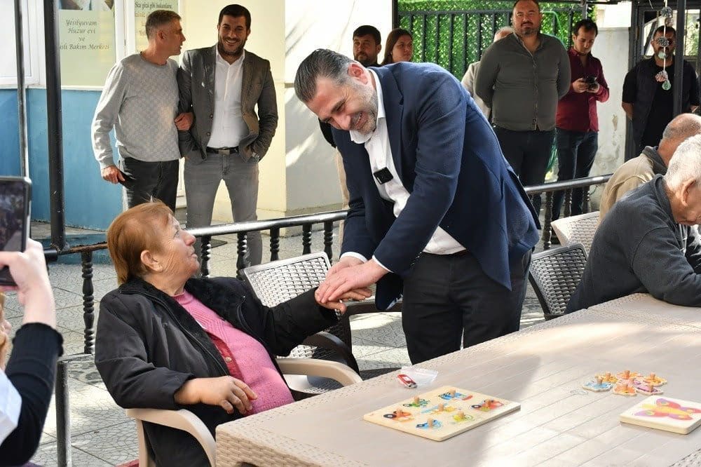 Menderes Başkan Adayı Sinan Akdeniz; “Yaşlıların hayatını kolaylaştırmak önceliğimiz”