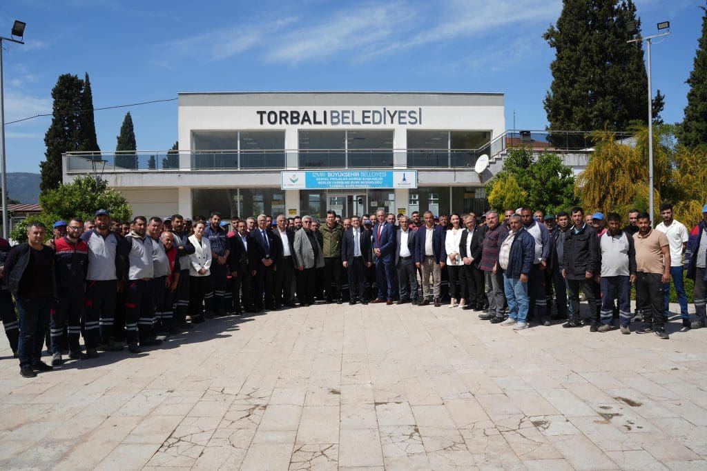 Başkan Demir belediye personelleri ile bayramlaştı