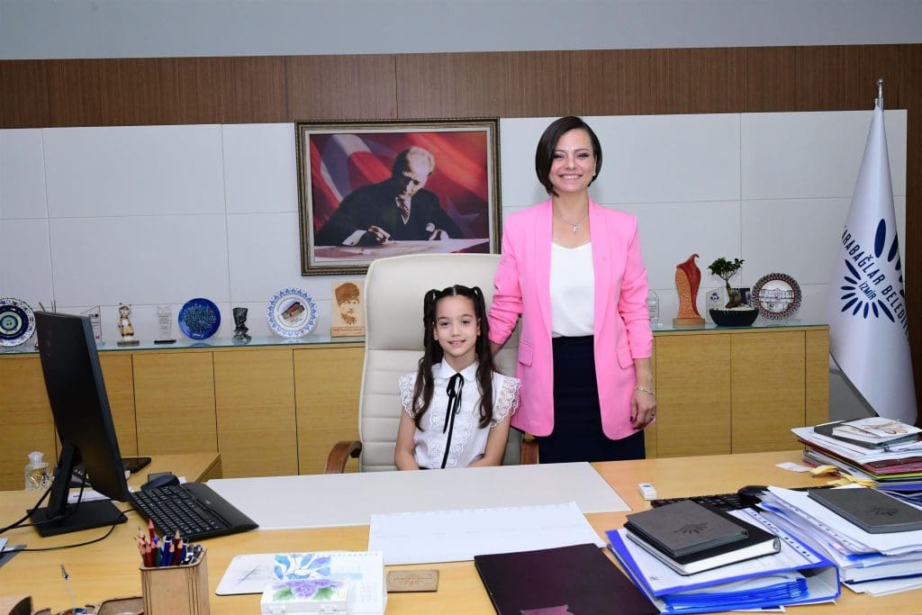 Başkan Kınay koltuğunu çocuklara devretti