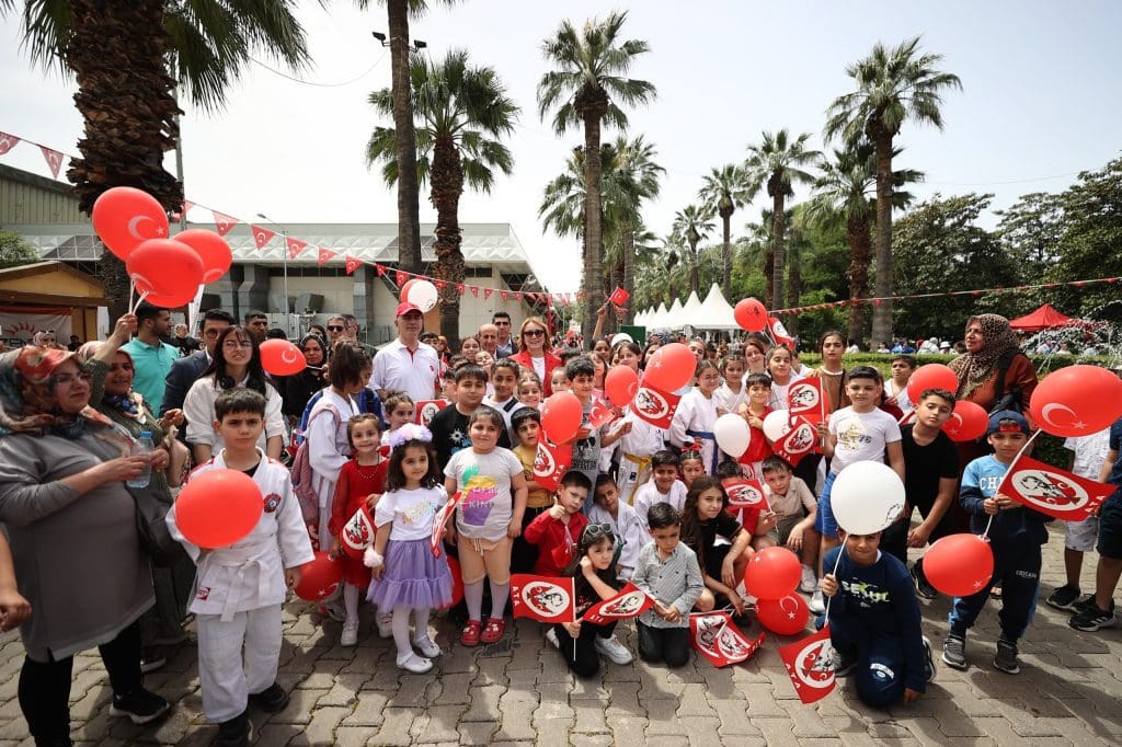 Başkan Mutlu’dan çocuklara lunapark sürprizi