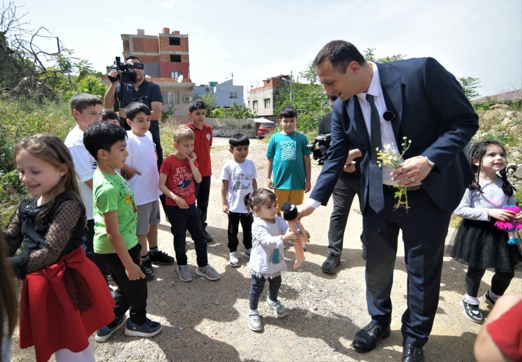 Bayram oyuncaklarla başladı
