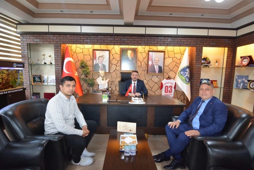 İzmirli Sandıklı’lılar, Başkanlarını tebriğe gitti