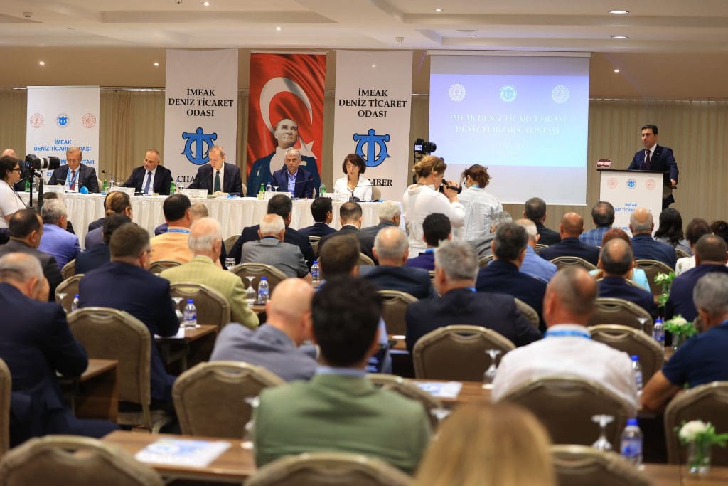 Aras, “Deniz turizminin sorunlarının çözümü için gerekli desteği vereceğiz”