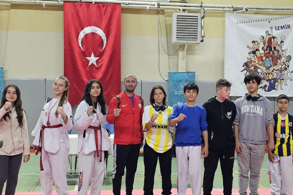Taekwondo yıldızlar İzmir İl Şampiyonası’nda Foça rüzgarı