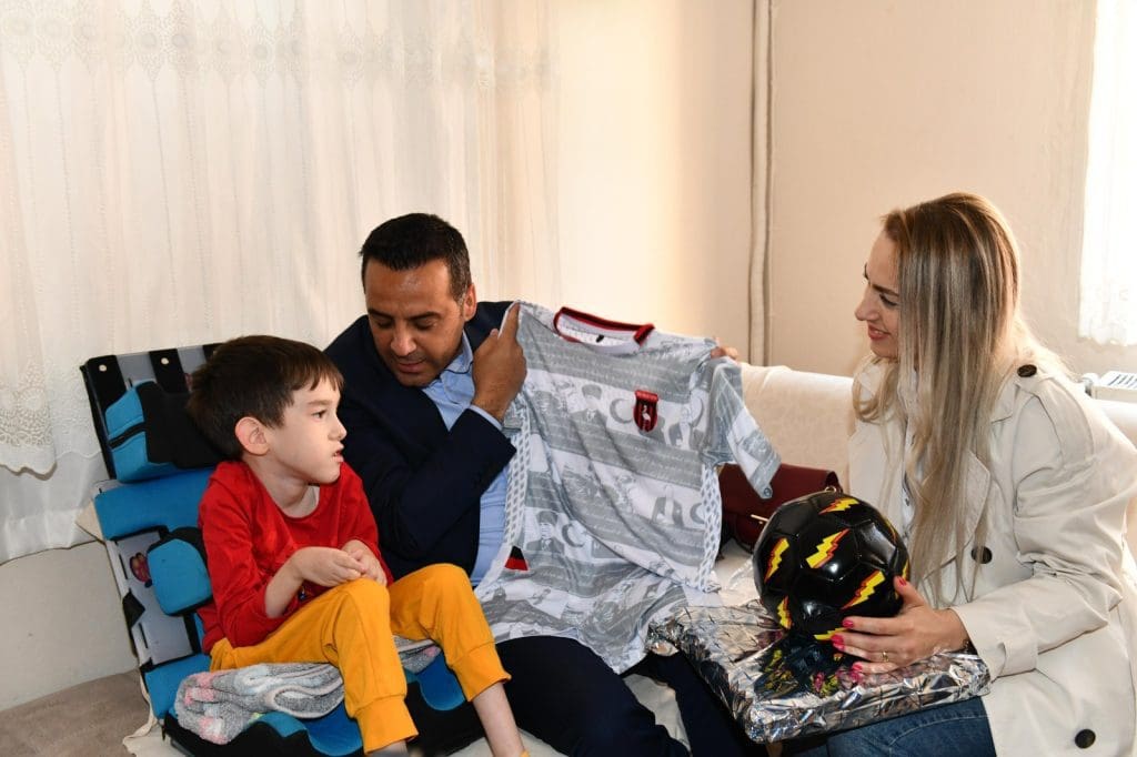 Yıldız;  “Bir çocuğun, bir annenin gülüşüdür bayram”