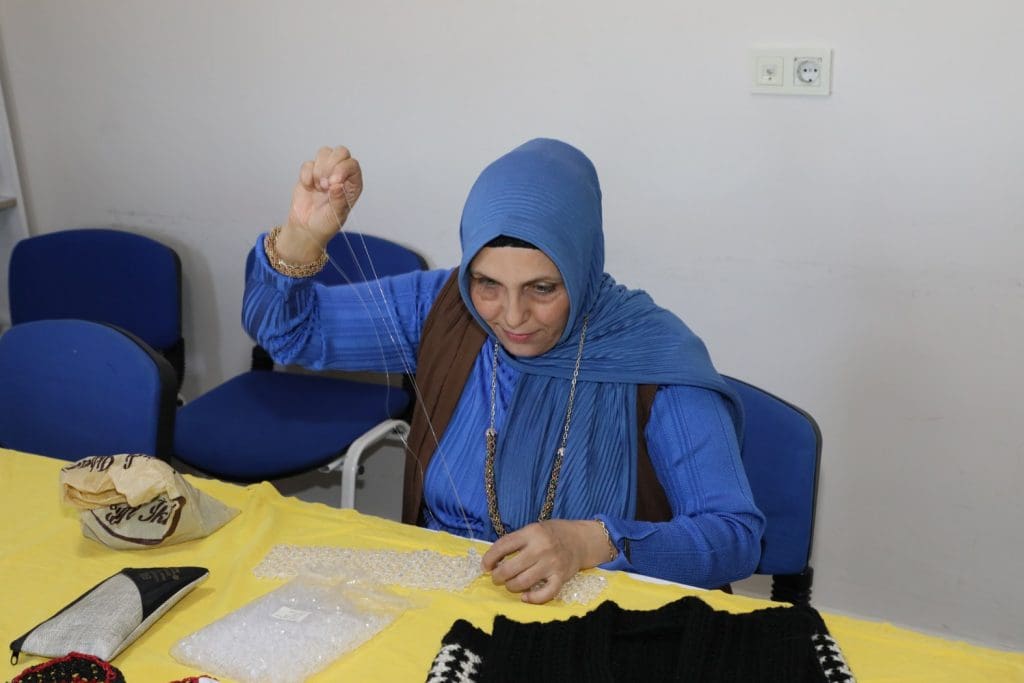 Görme engelli kursiyerin el işi ürünleri hayranlık uyandırıyor