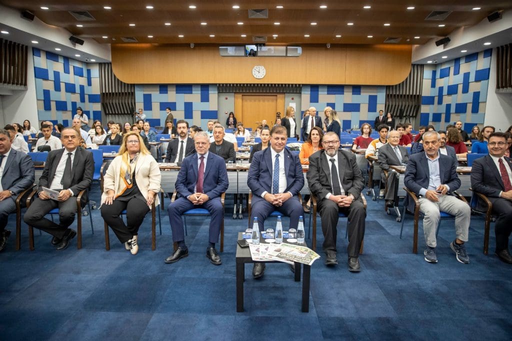 Başkan Tugay Mesleki Eğitim Zirvesi’ne katıldı