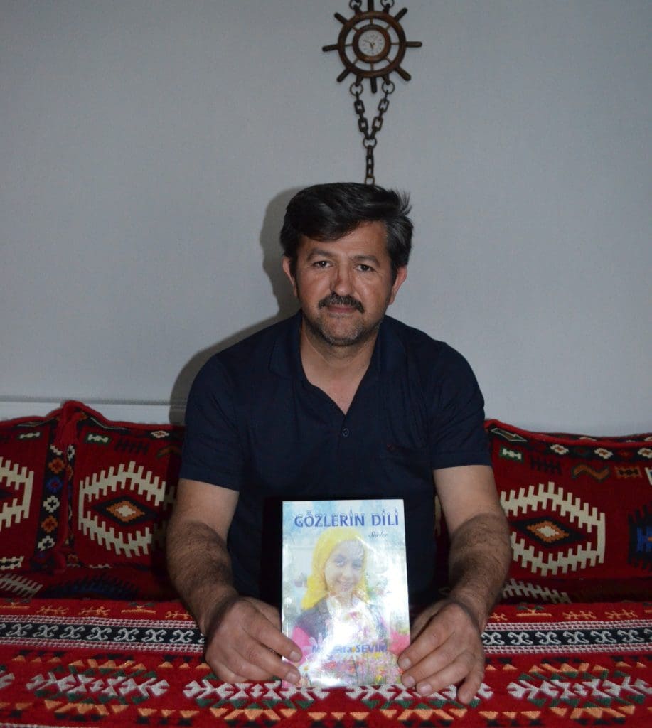 Babasına yazdığı şiirler kitap oldu
