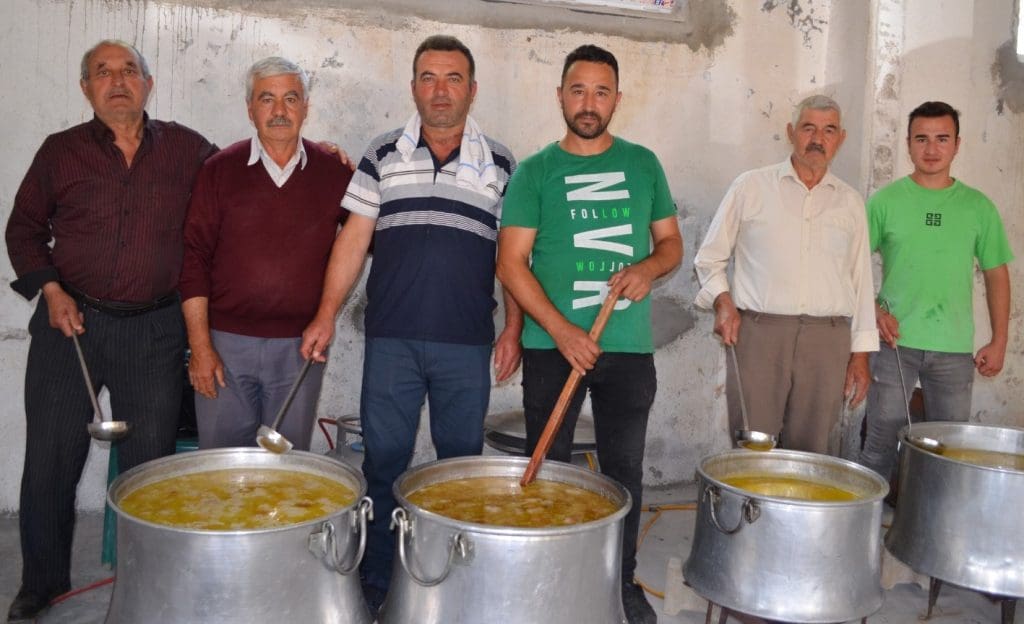 Geleneksel Çiçekli hayrına 2 bin kişi katıldı