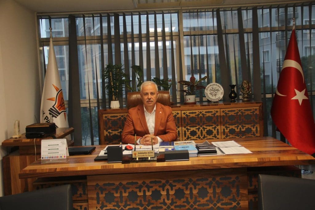 ‘’Ünsal, belediyemizi adeta bir arka bahçesi haline getirmiştir’’