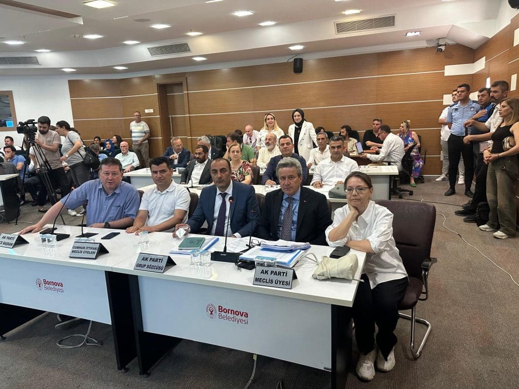 AK Parti’den Bornova taşınmazlarının satışına tepki
