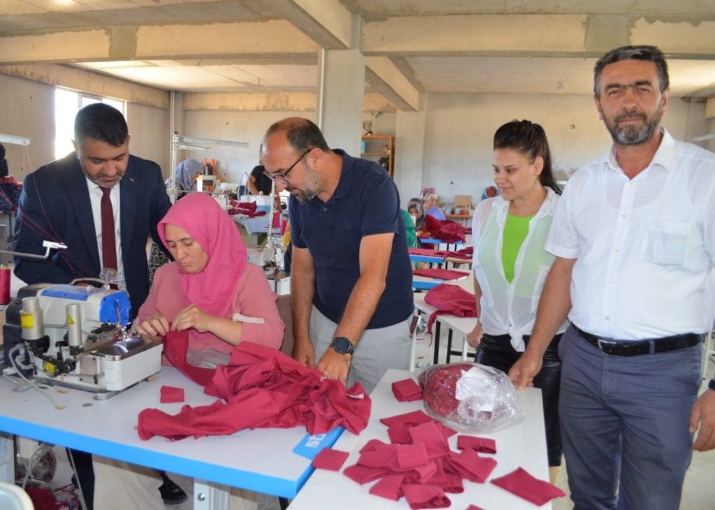 İşsizliğe çözüm, göçe önlem; tekstil atölyesi