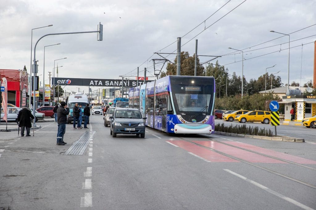 Çiğli ve Karşıyaka tramvay hatlarında aktarmasız ulaşım