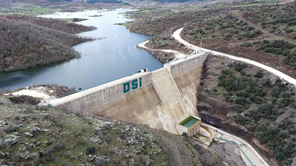 Kelebek Barajı’ndan su verilmeye başlandı
