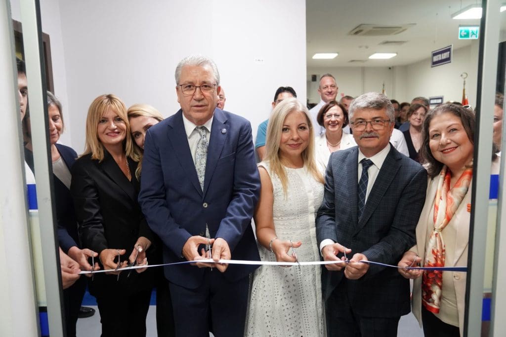 EÜ Diş Engelsiz Ameliyathanesi Hizmete Açıldı