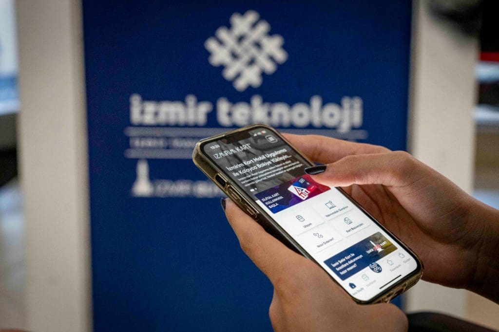 Büyükşehir’den öğrencilere “Dijital İzmirim Kart” kolaylığı
